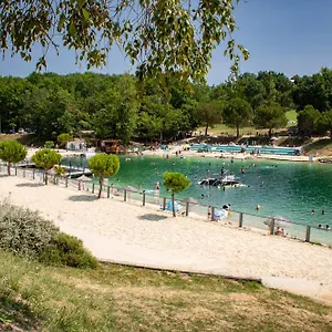 https://les-hameaux-des-lacs.midi-pyreneeshotels.com